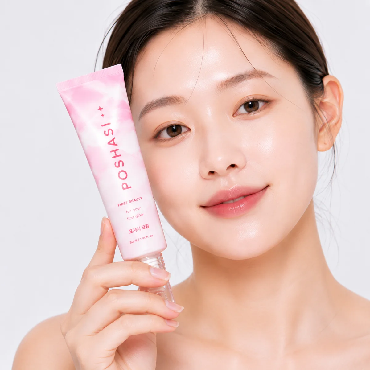 포샤시 크림을 든 모델